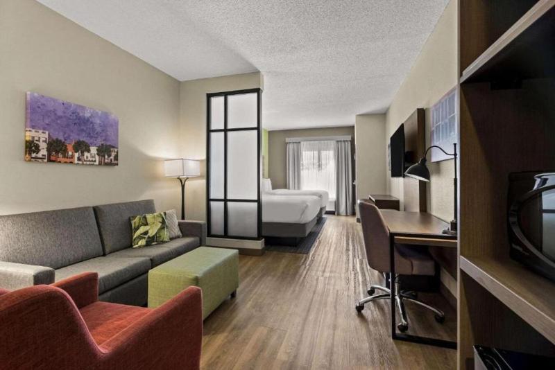 Suite with Two Queen Beds and Sofabed - Accessible/Non-Smoking image 3