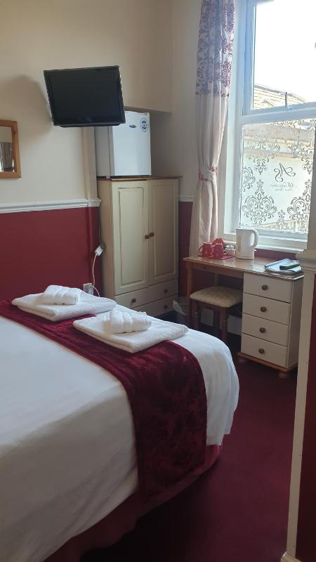 Double Room image 4