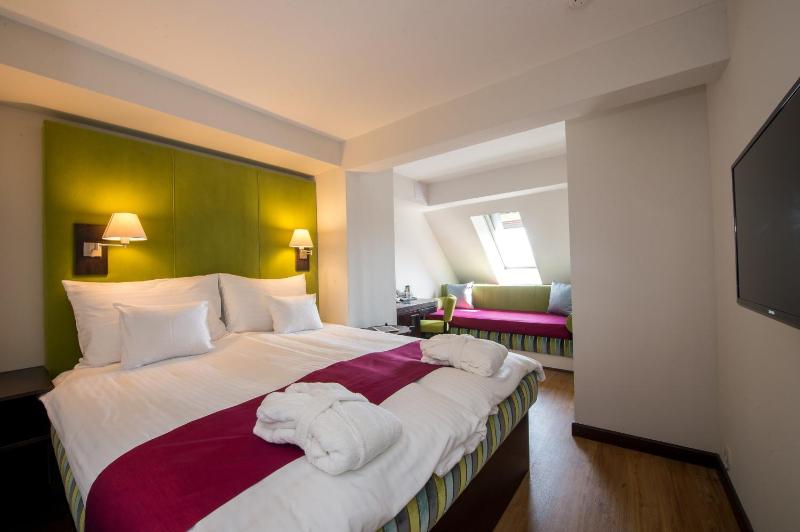 Comfort Double Room with Extra Bed image 4