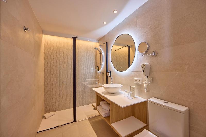 Double Room image 4