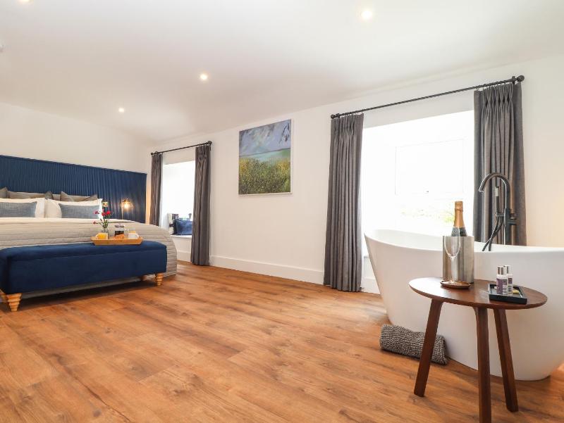 Carn House - image 28