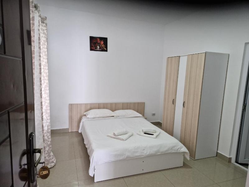 Double Room image 3
