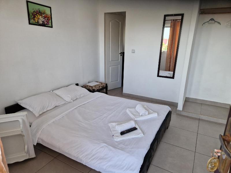 Double Room with Balcony image 2