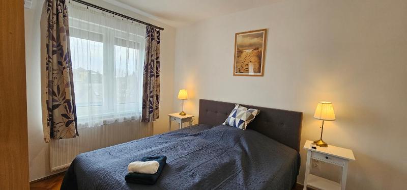 Deluxe Three-Bedroom Apartment image 3