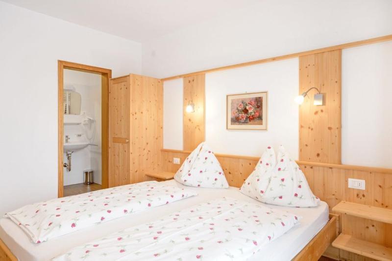 One-Bedroom Apartment image 1