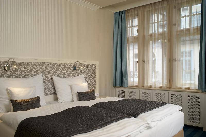 Superior Double Room image 3