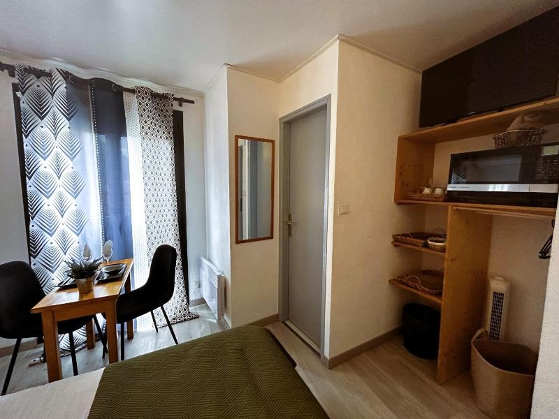 Standard Double Room image 2
