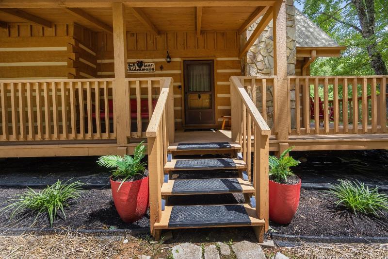 Yoli Bear Hideaway - image 17