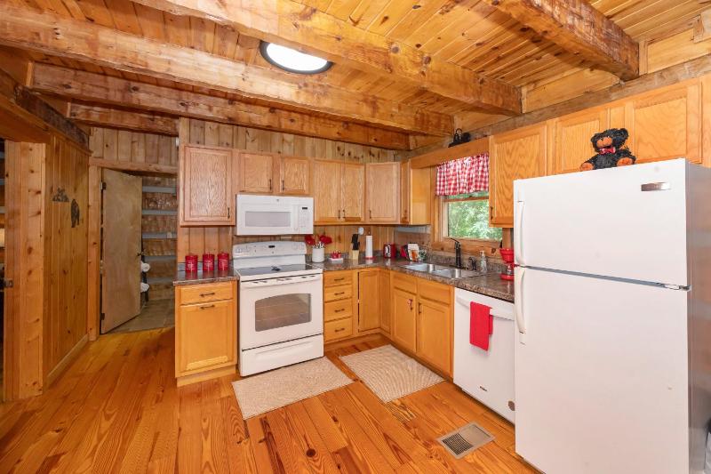Yoli Bear Hideaway - image 30