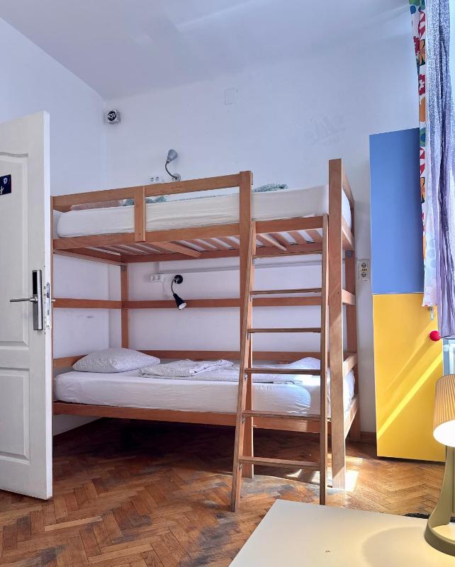Bed in 4-Bed Mixed Dormitory Room image 1
