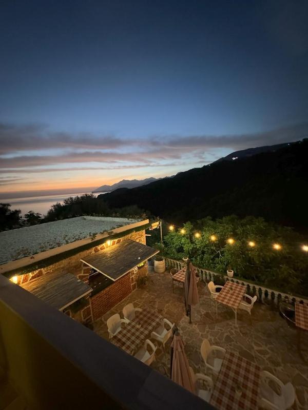 Double Room with Balcony and Sea View image 2