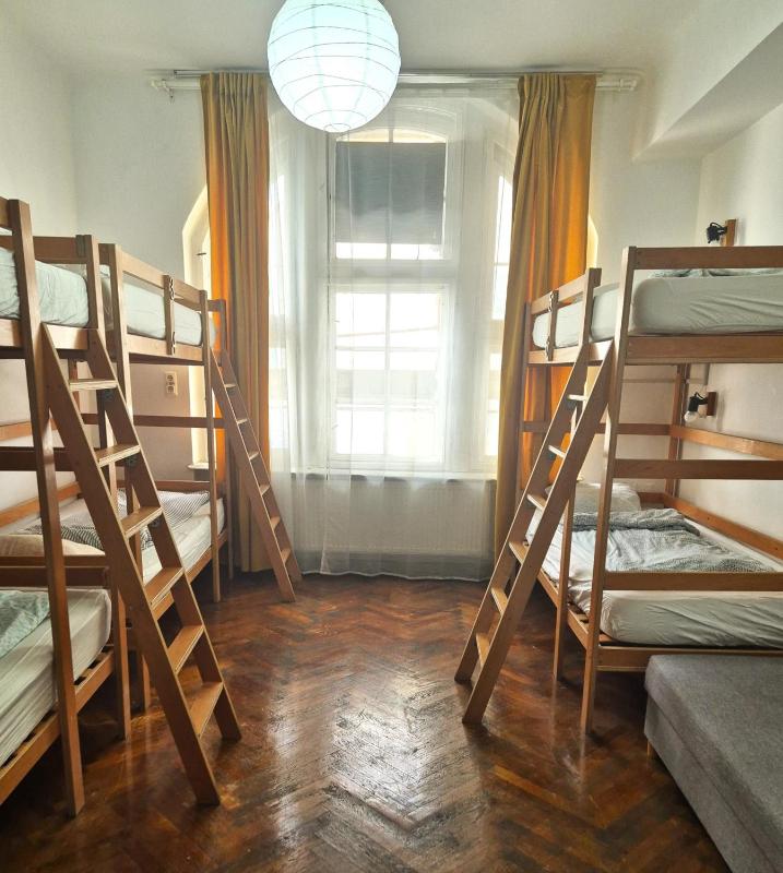 Bed in 8-Bed Mixed Dormitory Room image 4