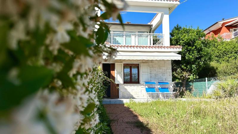 M404 - Marcelli trilocale con giardino a due passi dal mare - image 9