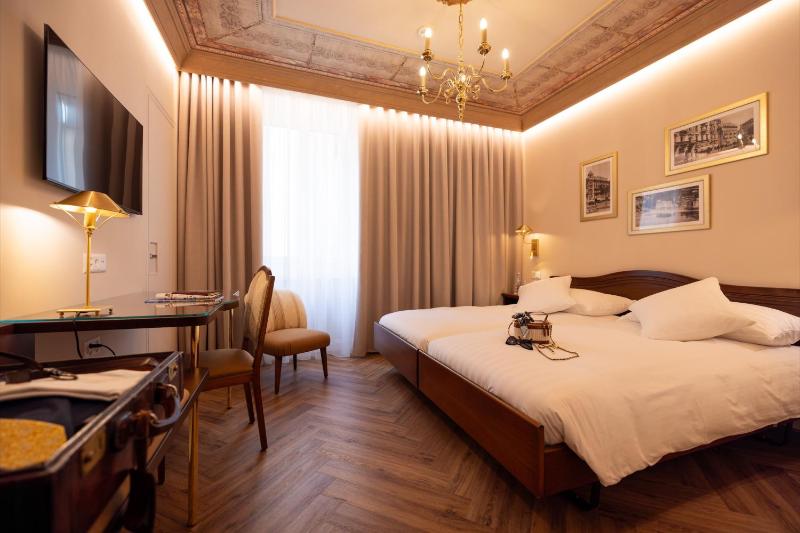 Classic Double Room with Courtyard View image 1