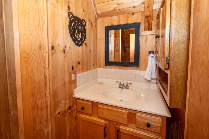 Yoli Bear Hideaway - image 5