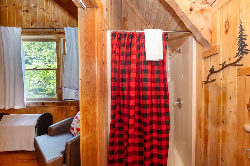 Yoli Bear Hideaway - image 8