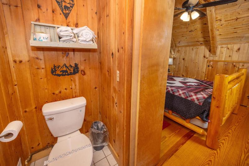 Yoli Bear Hideaway - image 24
