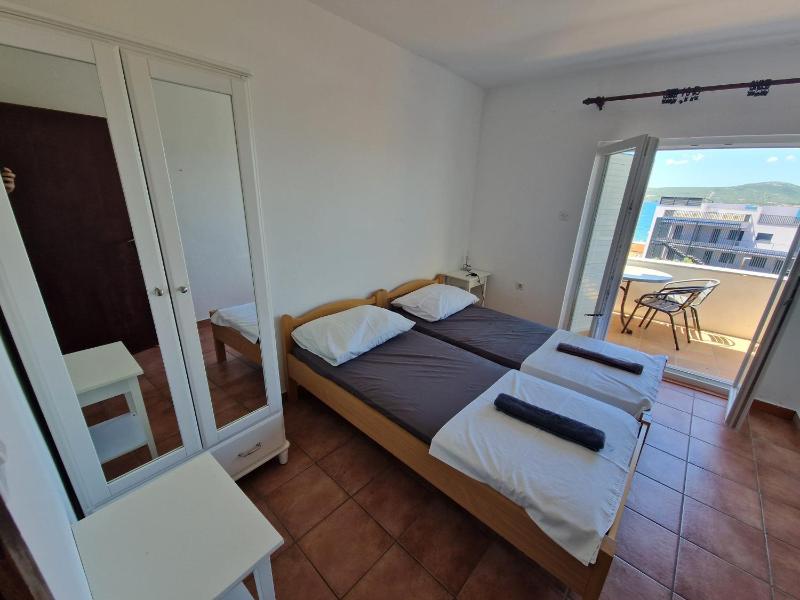 Two-Bedroom Apartment with Balcony and Sea View image 3