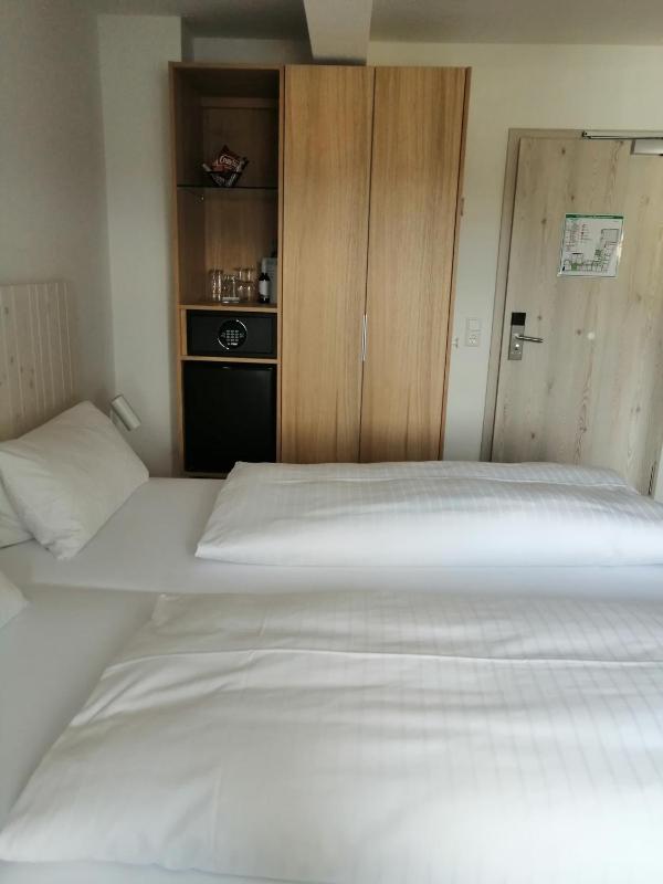 Economy Double Room image 2