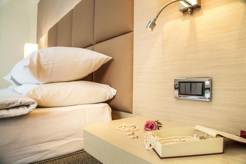 Busines Double Room image 3