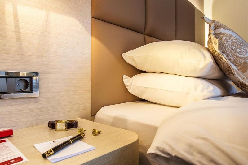 Busines Double Room image 2