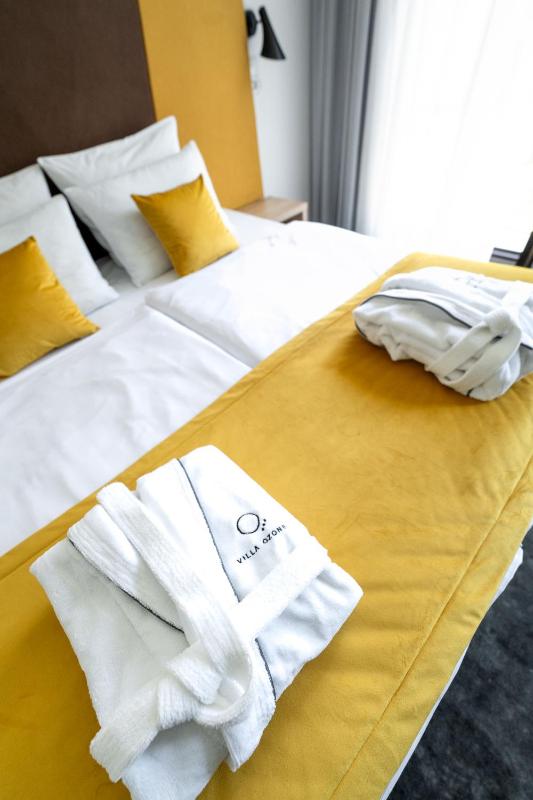 Deluxe Double Room with Balcony image 1