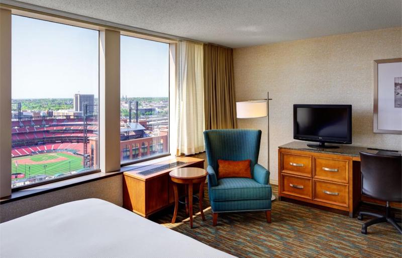 Premium King Room with Stadium View image 2