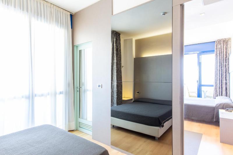 Family Room with Sea View image 1