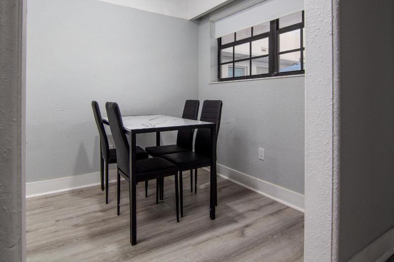 Basic Double Room image 4