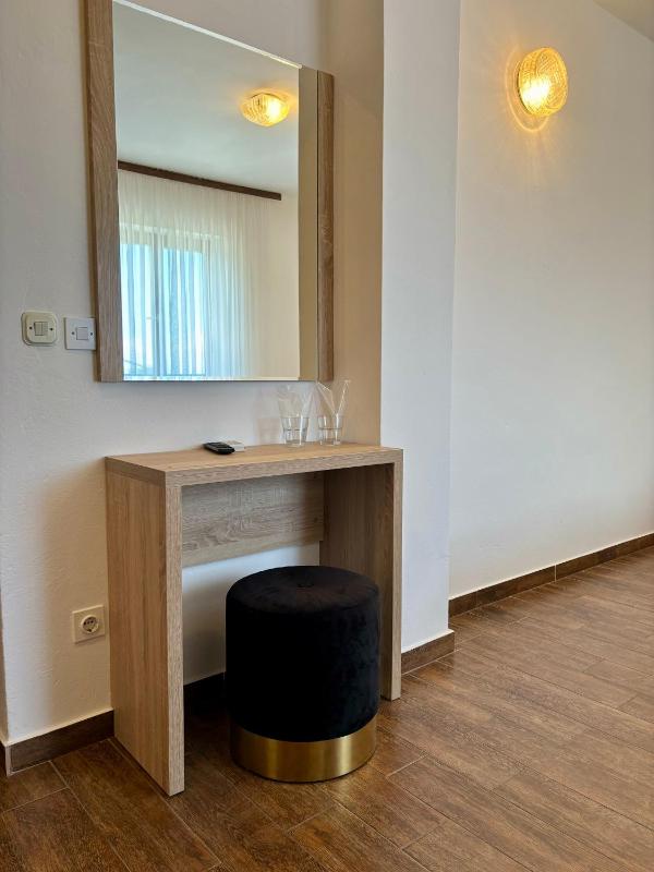 Double or Twin Room with Sea View image 3
