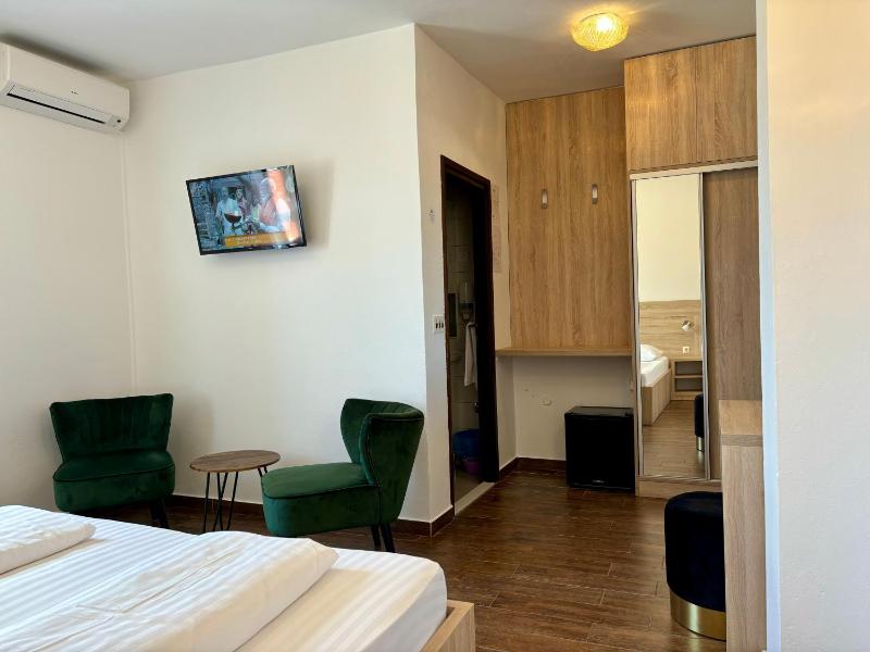 Double or Twin Room with Sea View image 4