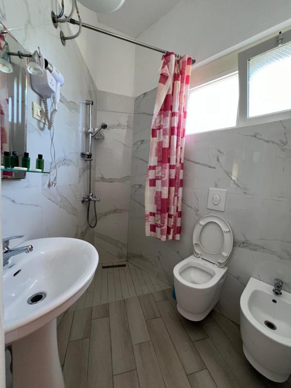 Double Room with Balcony image 4