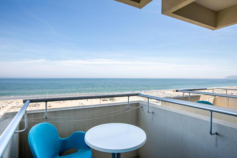 Quadruple Room with Sea View image 3
