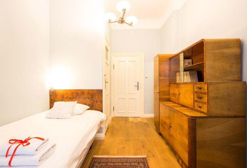 Single Room image 4
