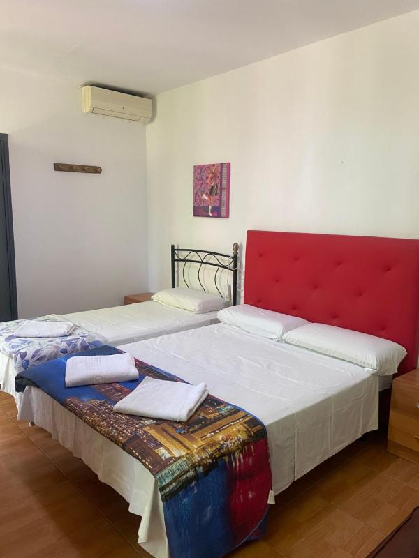 Double Room with Balcony (3 Adults) image 4