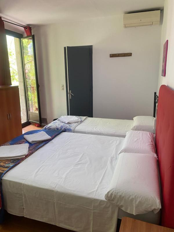Double Room with Balcony (3 Adults) image 3