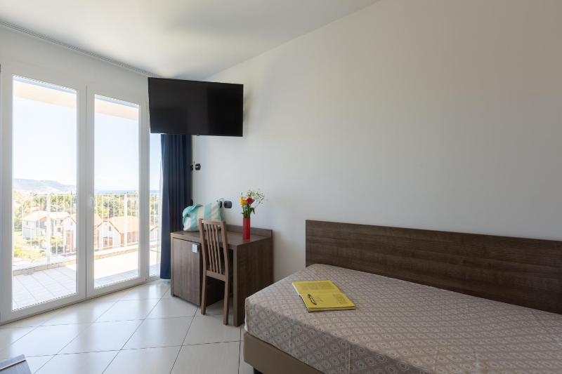 Standard Single Room image 4