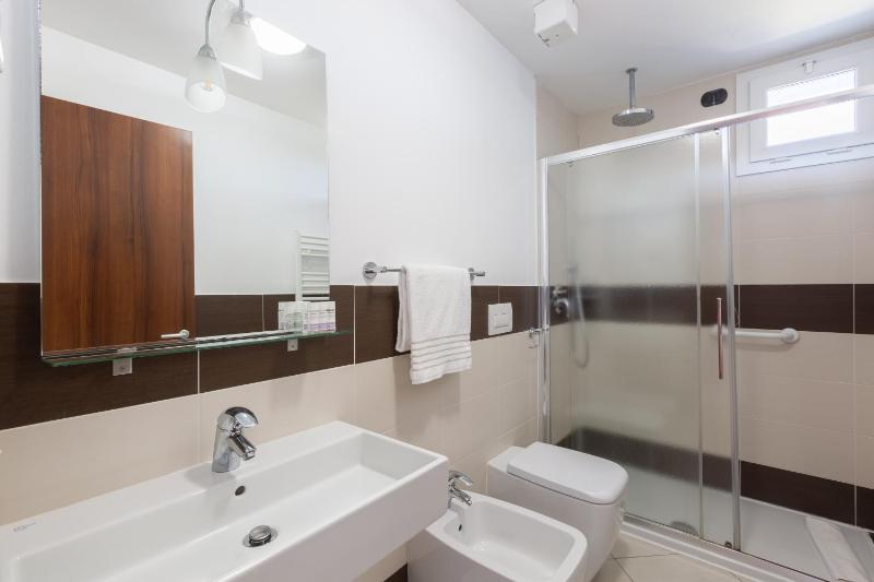 Standard Single Room image 3