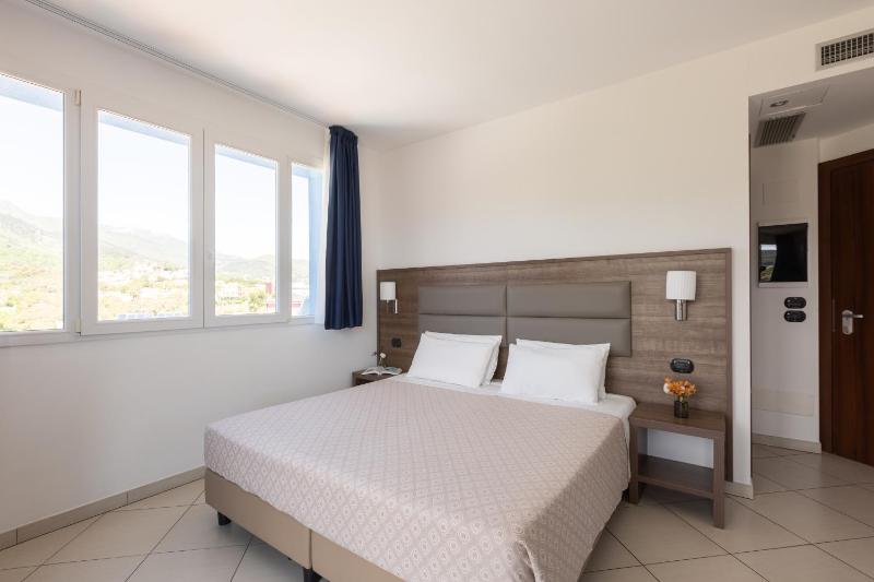 Double Room with Mountain View image 1