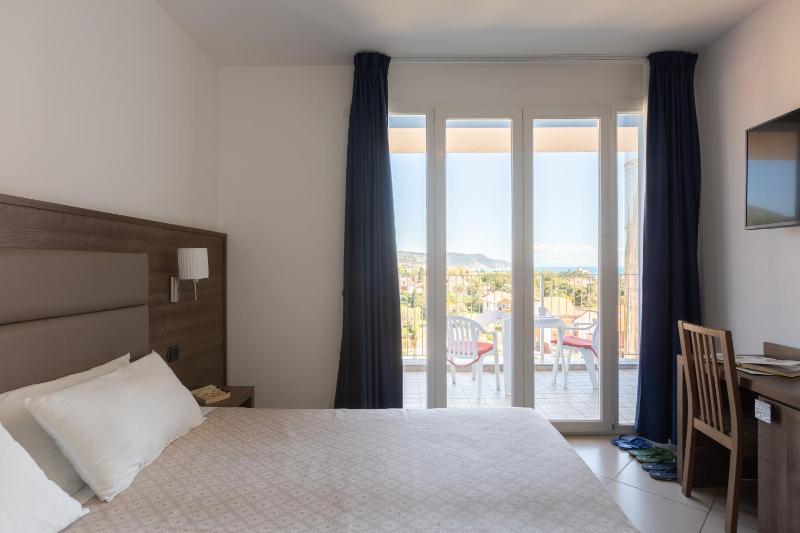 Classic Triple Room image 4