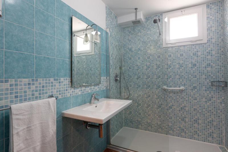 One-Bedroom Apartment with Balcony image 4