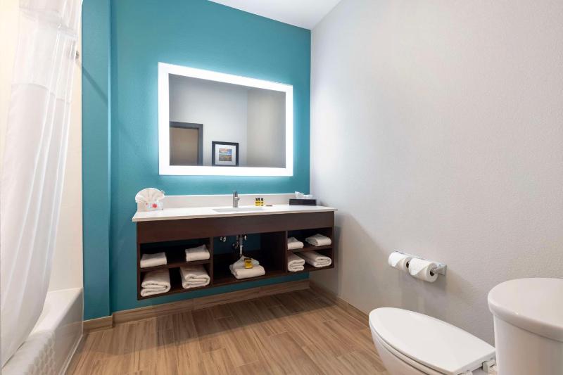 Two-Bedrooms King Suite image 2