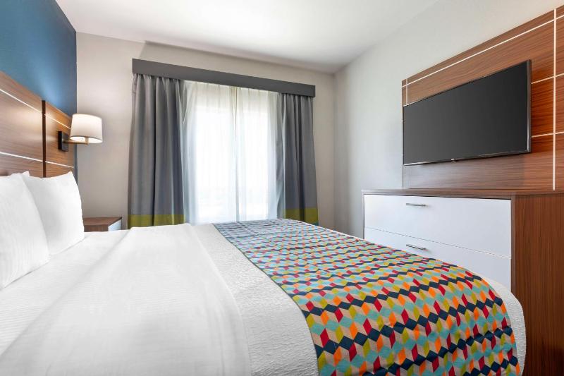 Two-Bedrooms King Suite image 3
