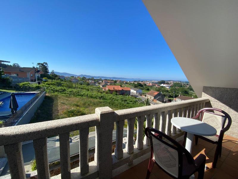 Duplex en Sanxenxo con piscina y vistas al mar - image 14