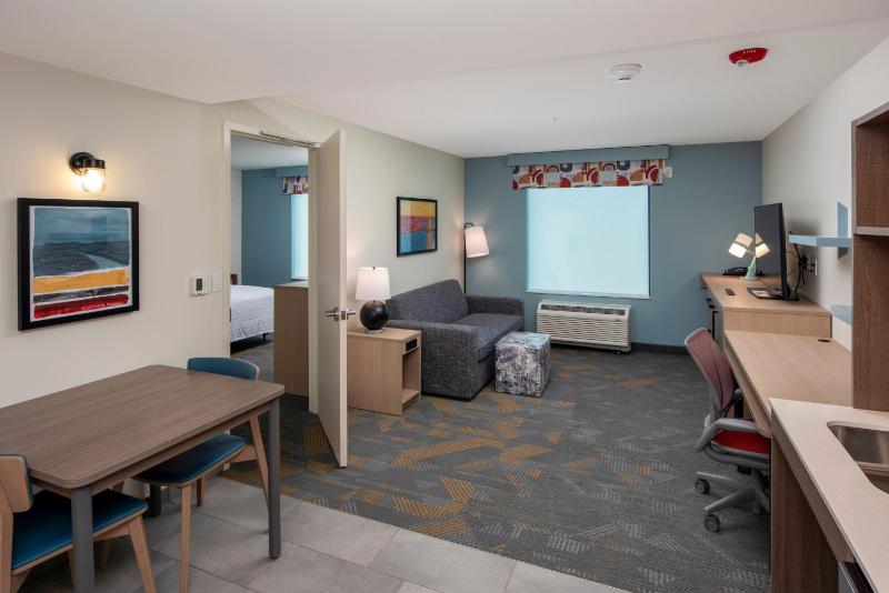 One-Bedroom Queen Suite with Bath Tub - Mobility Accessible