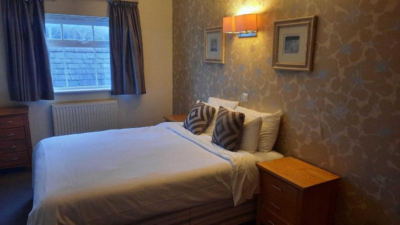 Double Room with Private Bathroom image 1