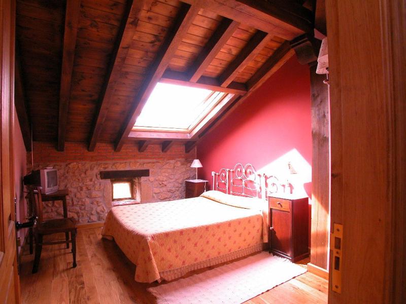 Double Room image 3