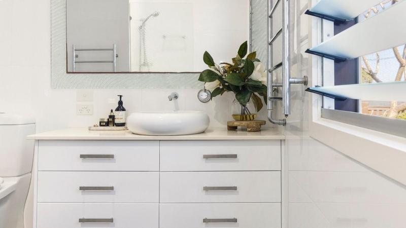 Allawah Cottage - Historic Beachside Retreat With Pippi Beach Views - Holiday Yamba - image 12