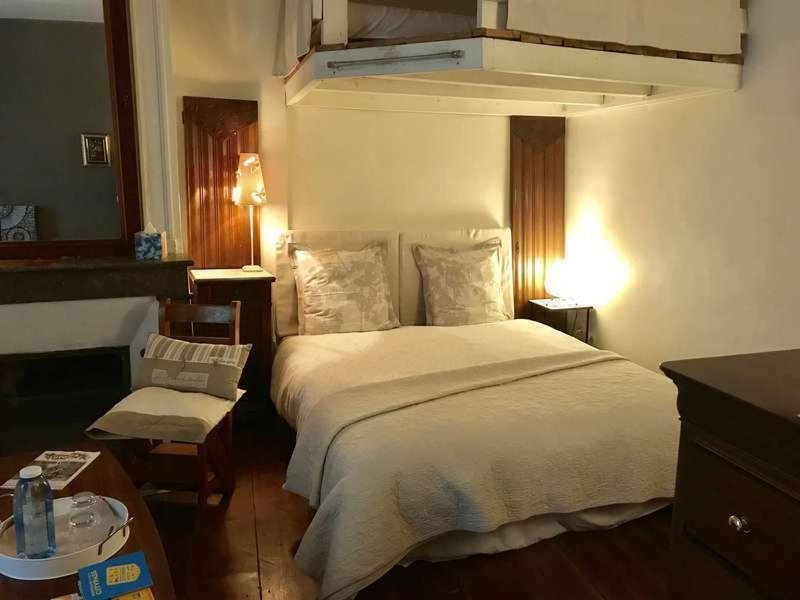 Single Room with Shower image 1