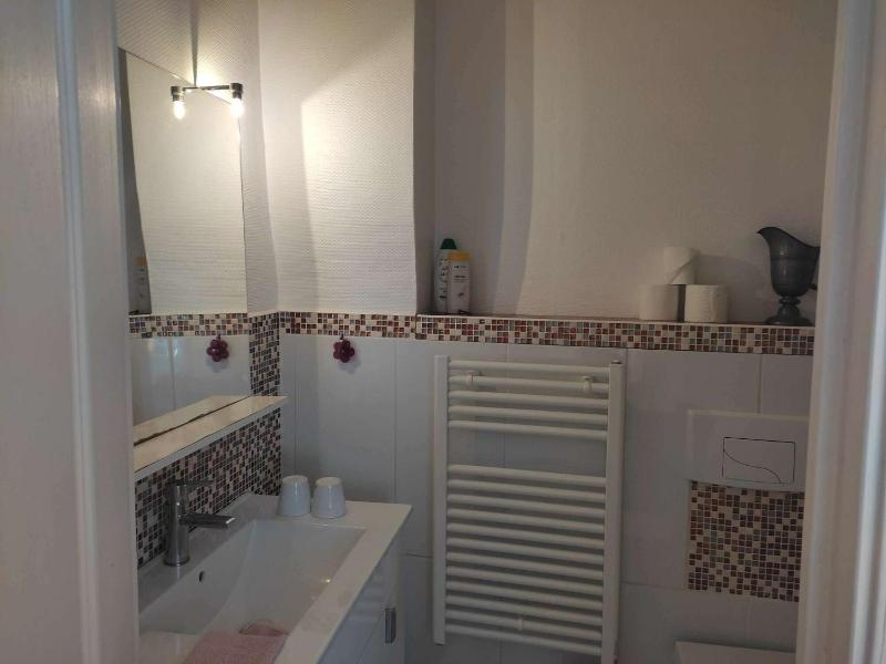 Small Single Room image 3